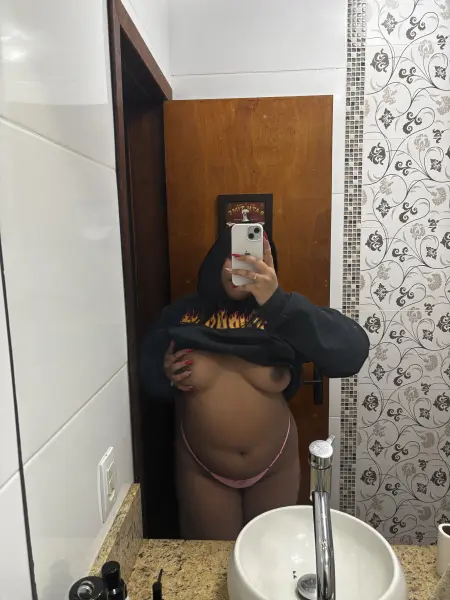 Pretinha Fogosa 