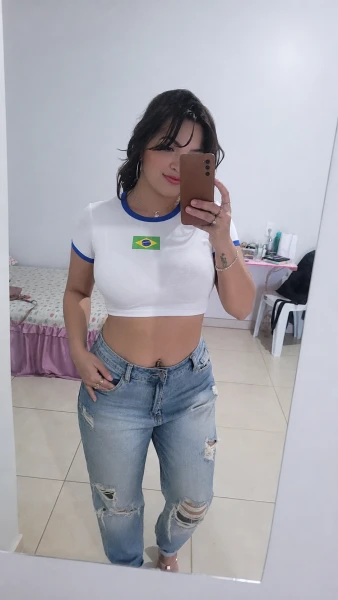 Luna Valen, safadinha e simpática.