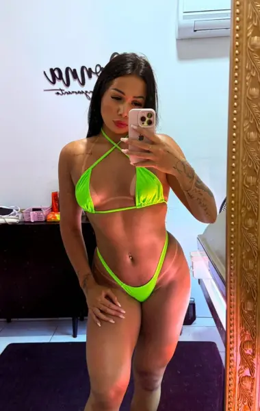 Morena disponível para realizar seus desejos 
