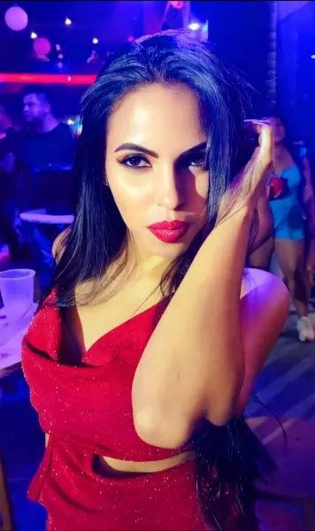 Boquinha gulosinha adoro tomar bastante leitinho atendo mais de dois homens  