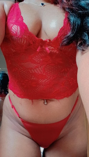 Ruiva discreta e carinhosa