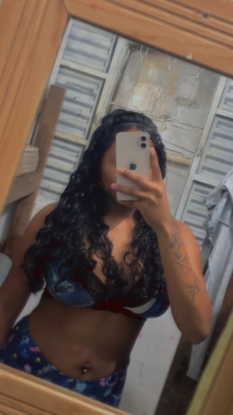 Sou uma garota jovem, educada e discreta. Busco oferecer um atendimento respeitoso e combinado previamente. Aceito somente pagamento via Pix. Entre em contato para mais informações.