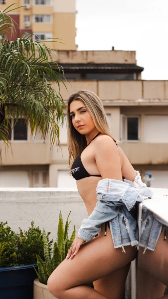 Seu momento de prazer começa aqui ✨ Beleza, elegância e uma companhia envolvente para tornar seu encontro especial do início ao fim.