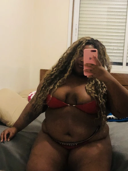 Pretinha gordinha🔥