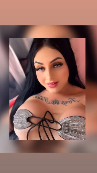 Larissa tatuada 