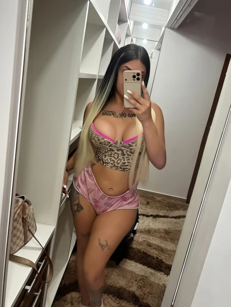 Larissa loira puta  (dotada )