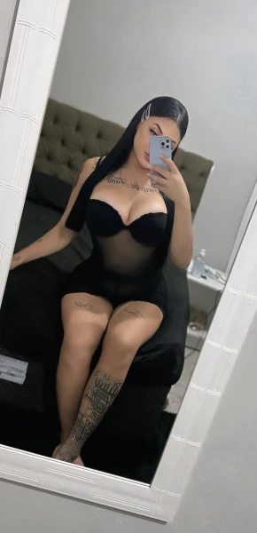 Larissa tatuada 