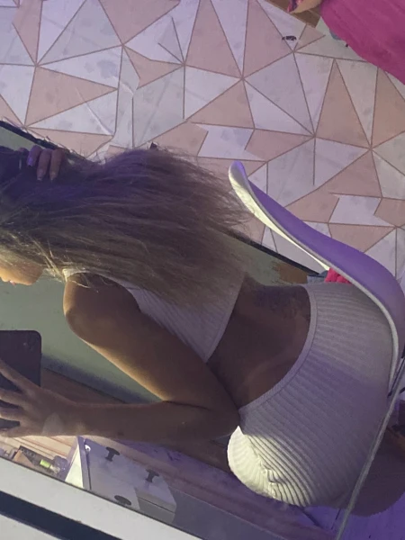 Sou estilo namoradinha safadinha gosto de satisfazer meus clientes 😈