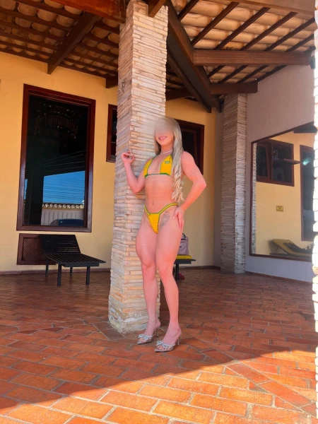 Sou Anna Júlia atendo com local sou estilo namoradinha 