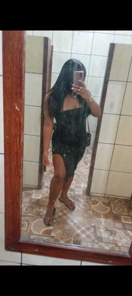 Venha se delíciar com uma morena bem quente 