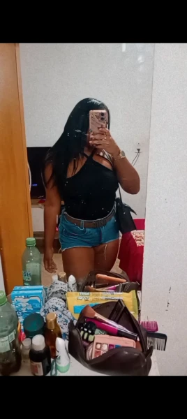 Venha se delíciar com uma morena bem quente 