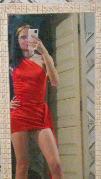 Novinha que adora se exibir em fotos e vídeos...