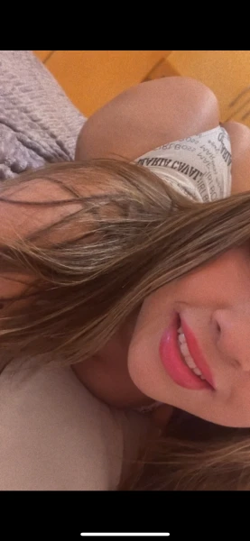 Novinha, Iniciante, 18 anos - Acompanhante de Alto Padrão.