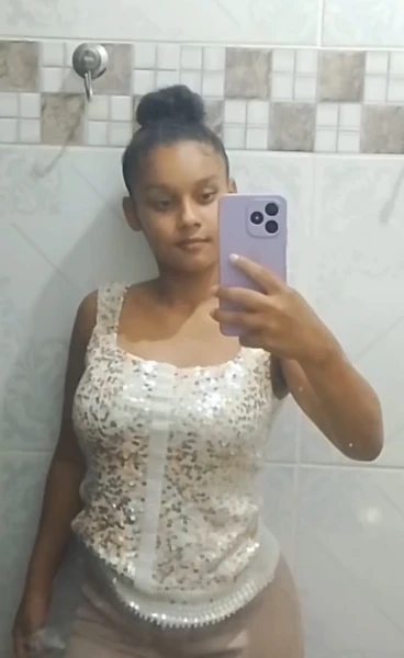 Estou na cidade a procura de diversão amores 