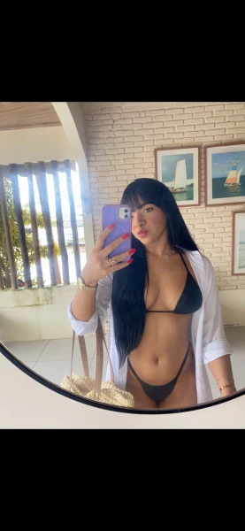 Raissa Castelli recém chegada na cidade 