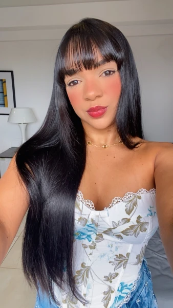 Raissa Castelli recém chegada na cidade 