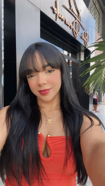 Raissa Castelli recém chegada na cidade 