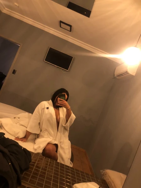 Morena dos olho verdes, bronzeada. Gaúchinha bem safadinha 