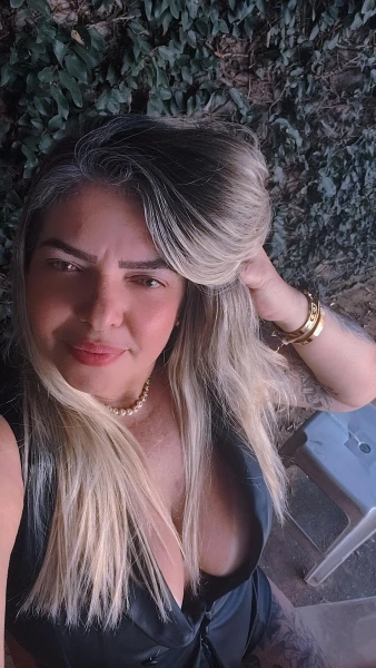 Loira bronzeada,com oral de enlouquecer 