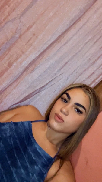 Loirinha tatuada 