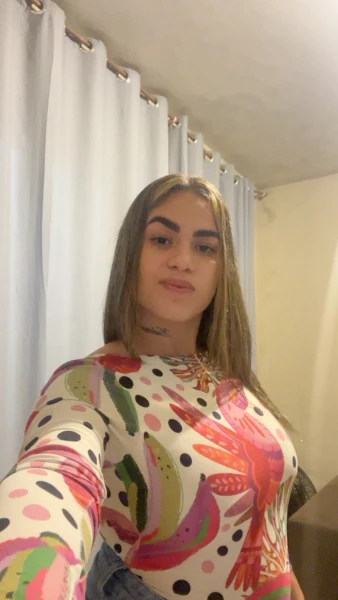 Loirinha tatuada 
