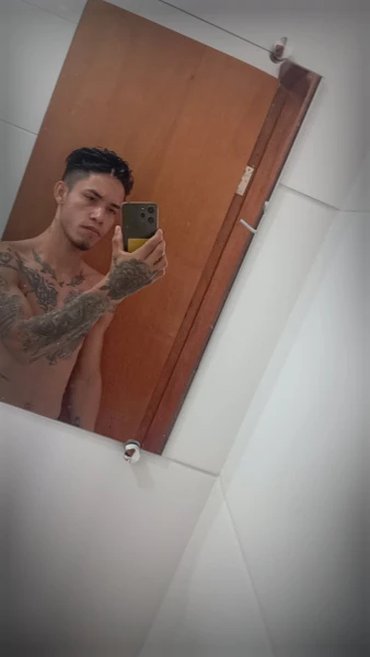 Sou venezuelana, tenho 25 anos. Vamos nos conhecer para que você possa ter uma experiência excelente e se divertir.