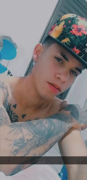Sou venezuelana, tenho 25 anos. Vamos nos conhecer para que você possa ter uma experiência excelente e se divertir.