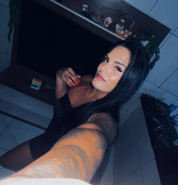Morena tatuada e inesquecível 🔥