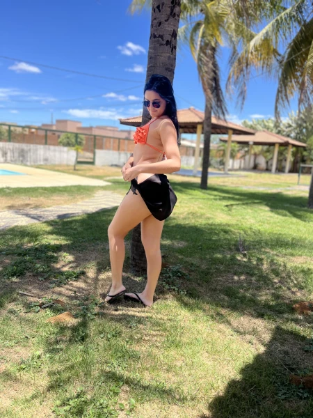 Ola sou a bia branquinha e magrinha