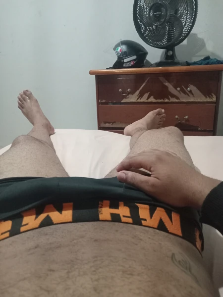 Moreno tatuado vem ser feliz mb