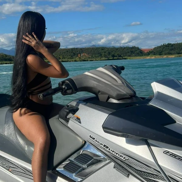 Lívia Valadares 