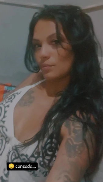 Magrinha tatuada, novata no site 