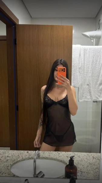 Uma morena sapeca pra vocês 😋😋