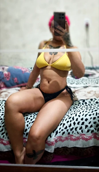 Pretinha safada e carinhosa na medida certa para o seu prazer