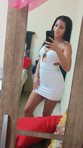 Acompanhante de luxo, novinha e branquinha 
