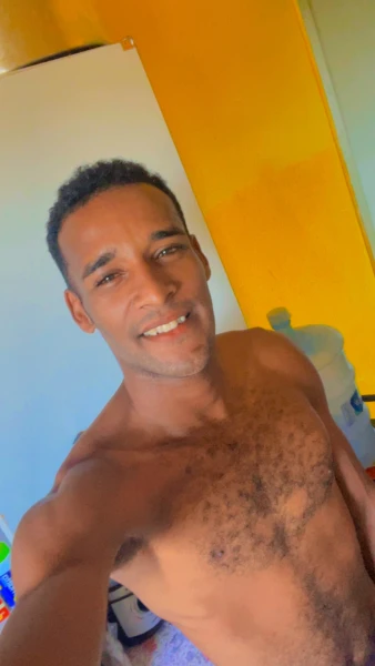 Sou novo na plataforma. Mais aberto em conhecer novas pessoas. Sou carismático pirocudo 29 anos   1,75 de altura sou baiano mais em formação corre no meu WhatsApp irei te contar tudo e mais um pouco sobre minha pessoa❤️😈