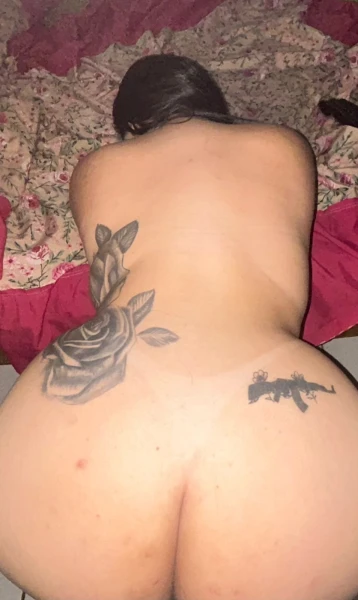 Branquinha que adora um boquete é um anal 