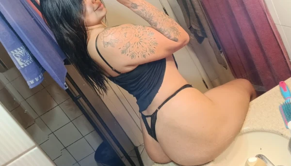 Morena do bundão e do oral babadinho 🔥