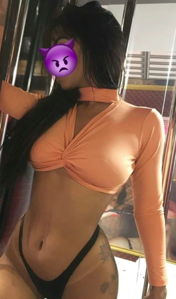 Anitta magrinha linda fotos reais/COM LOCAL