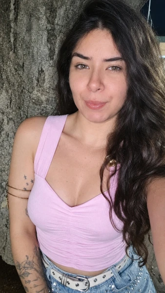Novinha safadinha Disponível na cidade vem conhecer o melhor de mim!