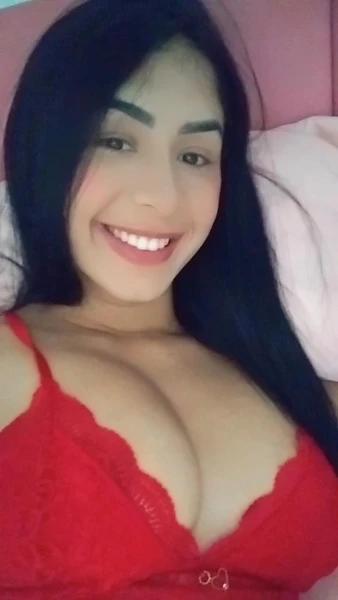Lara Menezes 