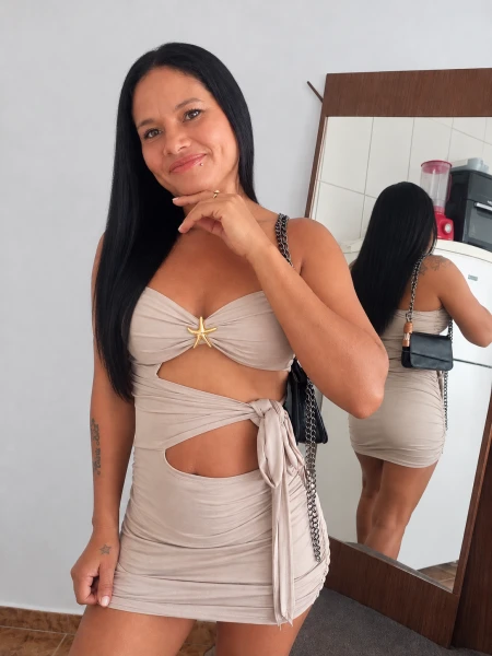 Olá sou Tina sua acompanhante