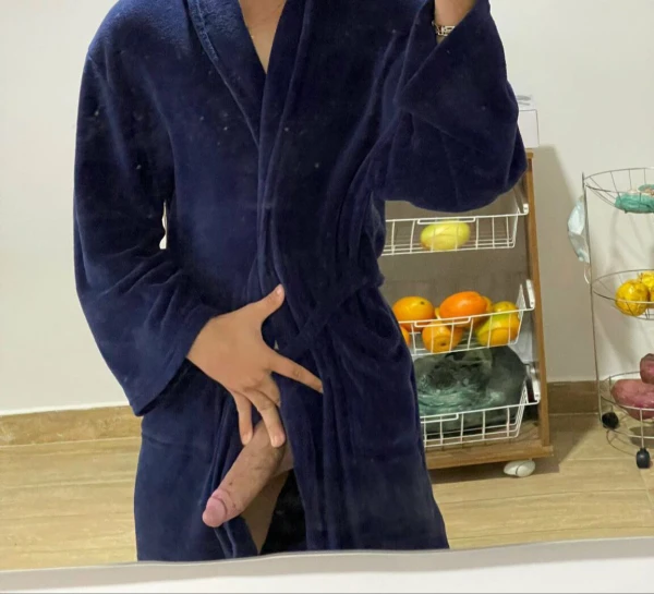 Massagista busca mulheres atraentes 