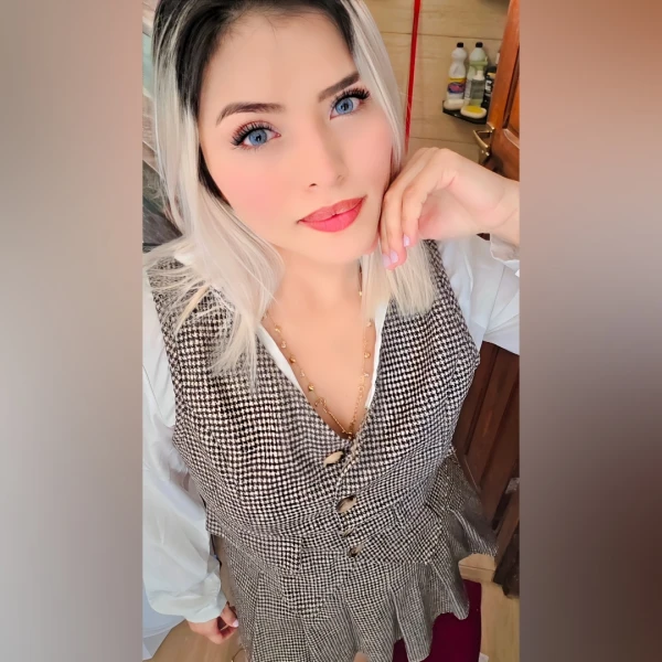 SOFIA NINFENTINHA MASSAGISTA ESTILO NAMORADINHA