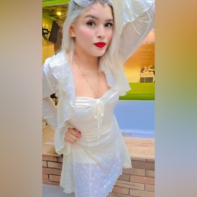 SOFIA NINFENTINHA MASSAGISTA ESTILO NAMORADINHA