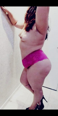 Modelo Plus Size Goianinha Rabuda em curta temporada