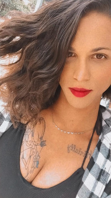 Novinha cheia de tesão