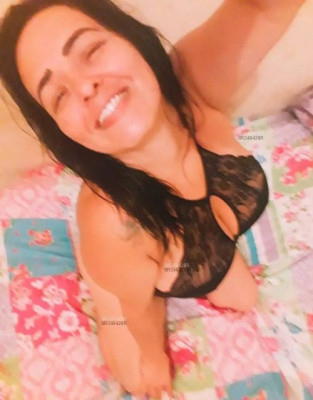 Coroa , peituda e safada