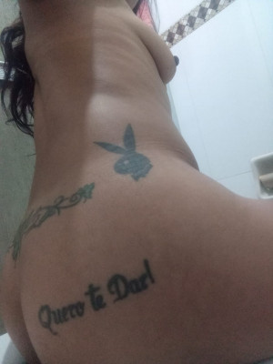 Morena tatuada