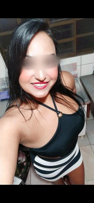 Olá me chamo Luara uma bela massagista da pela morena